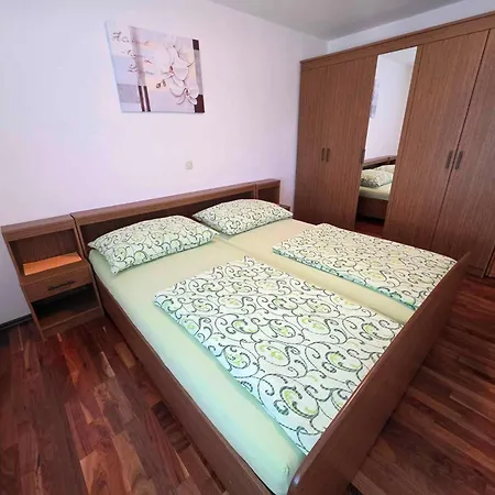 In Novi Vinodolski 44639 Apartamento